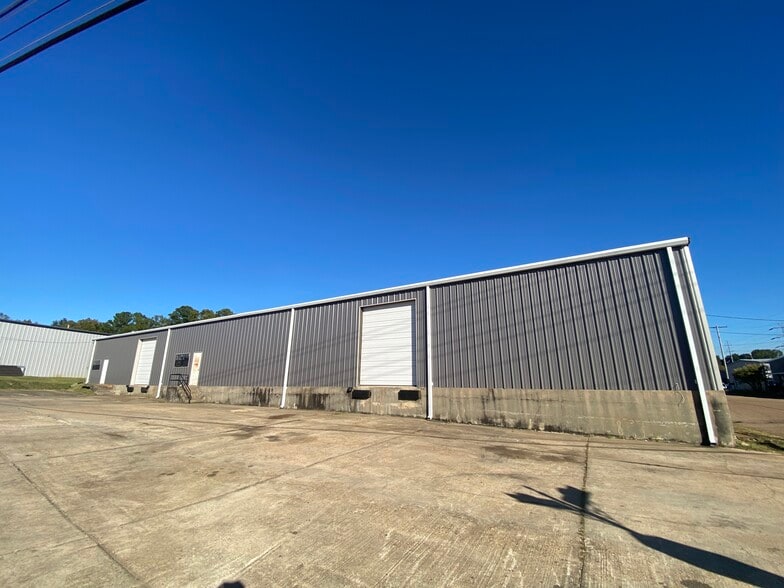 More Photos Of 650 Ridgewood Rd, Ridgeland Warehouse For Lease