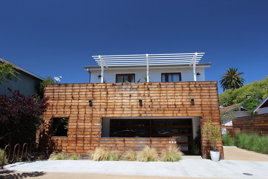More Photos Of 613 E Santa Ana Blvd, Santa Ana Storefront Retail Residential For Lease