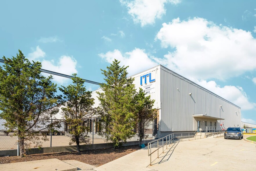 Primary Photo Of 5100 W 70th Pl, Bedford Park Manufacturing For Lease