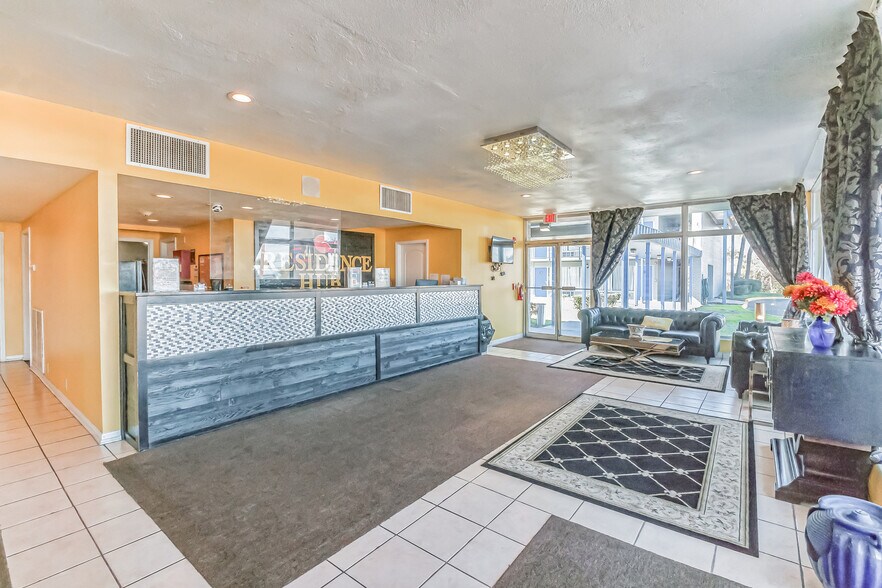 More Photos Of 4655 Highway 90, Marianna Hotel For Sale