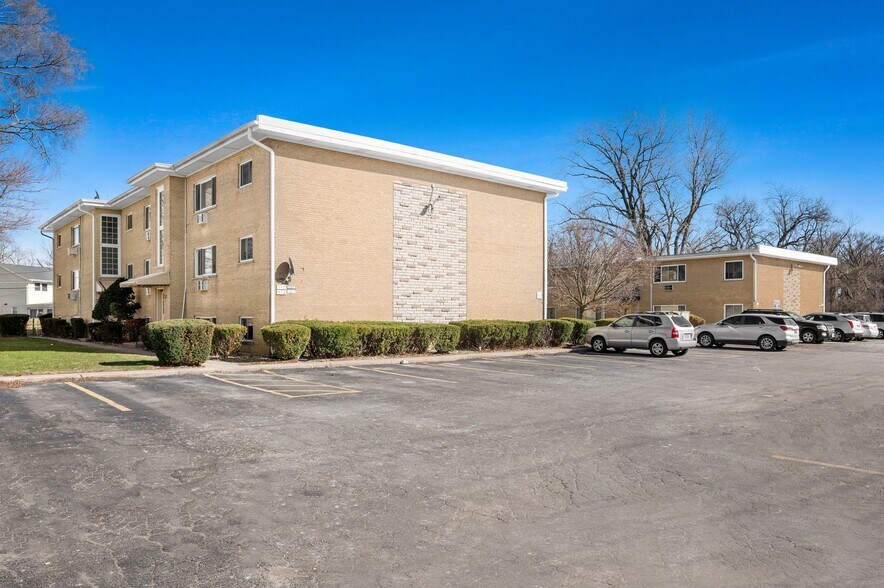 More Photos Of 501-507 Chicago Rd, Thornton Apartments For Sale