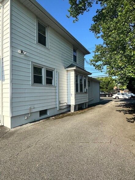 More Photos Of 166 Higbie Ln, West Islip Storefront Retail Office For Lease