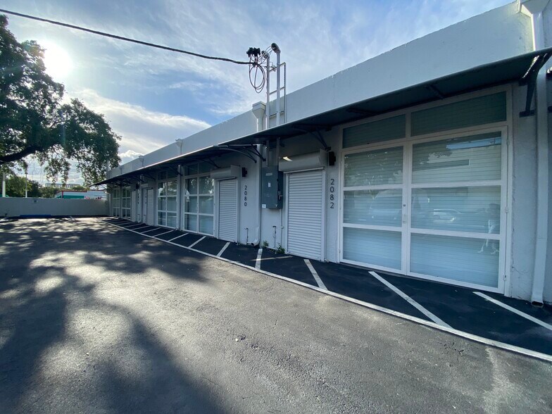 More Photos Of 2074-2090 NW 21st St, Miami Warehouse For Lease