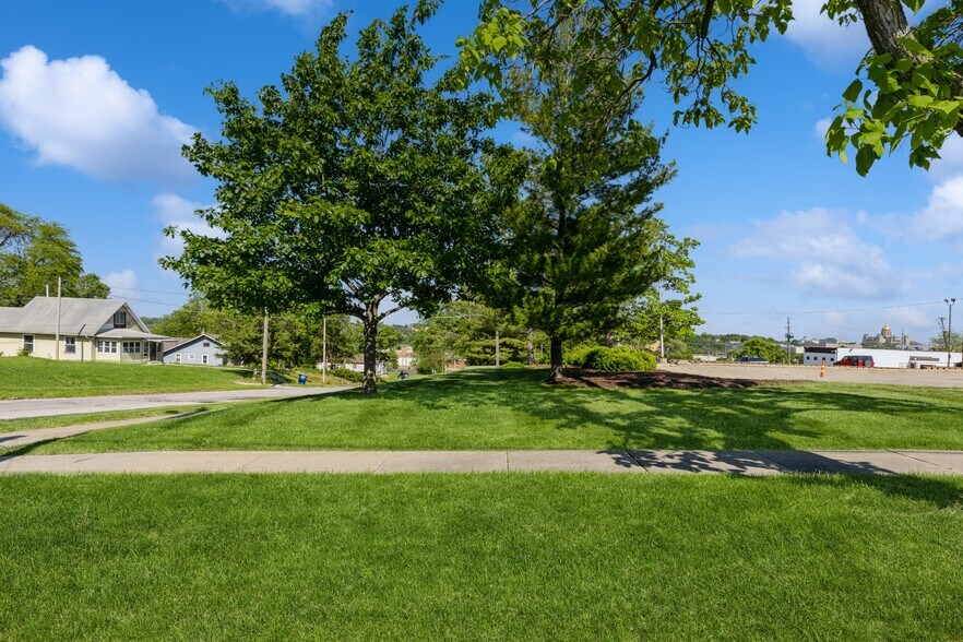 More Photos Of 1203 & 1221 4th Street, Des Moines Land For Sale