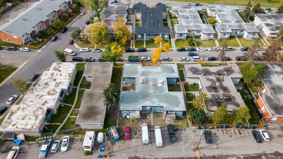 More Photos Of 808 Mcneill Rd NE, Calgary Apartments For Sale