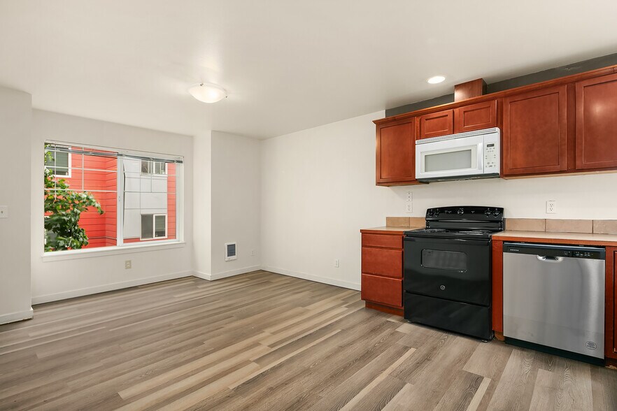More Photos Of 4218 Pasadena Pl NE, Seattle Apartments For Sale