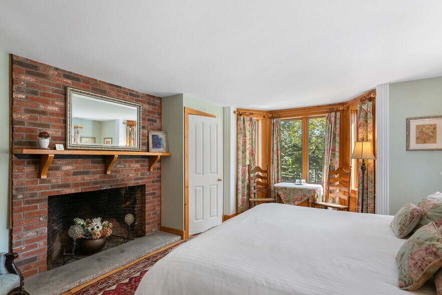 More Photos Of 32 Maple St, Andover Hospitality For Sale