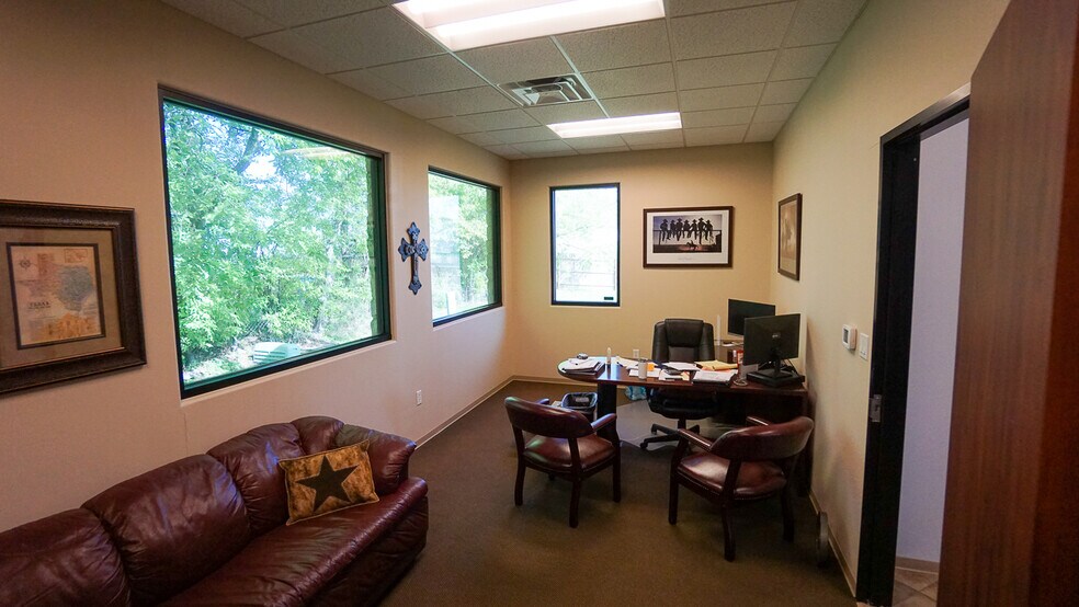 More Photos Of 2911 S A.W. Grimes Blvd, Pflugerville Office For Lease