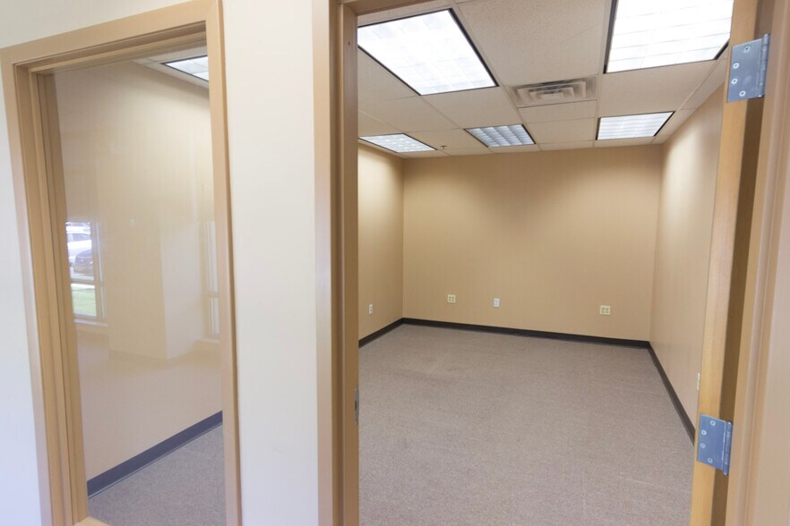 More Photos Of 3836 Quakerbridge Rd, Hamilton Unknown For Lease