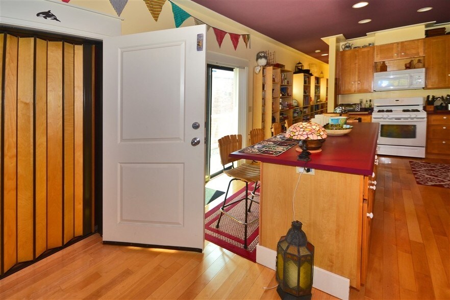 More Photos Of 217-243 W Richmond Ave, Richmond Office Residential For Lease