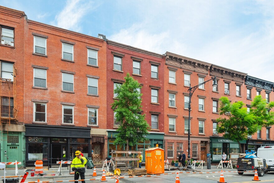 More Photos Of 136 Franklin St, Brooklyn Apartments For Sale
