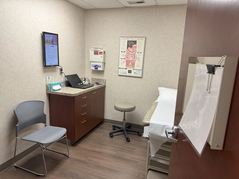 More Photos Of 1340 Matthews Township Pky, Matthews Medical For Sale