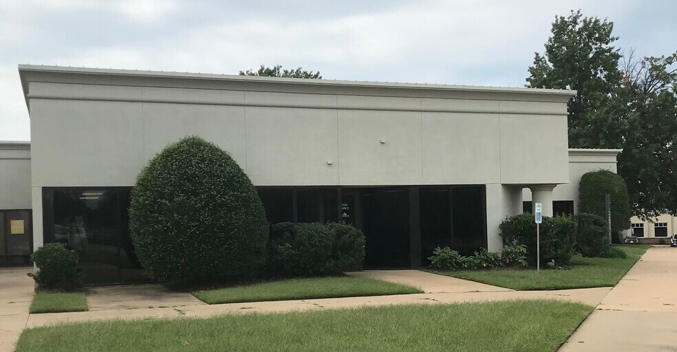 More Photos Of 3104 S Elm Pl, Broken Arrow Medical For Lease