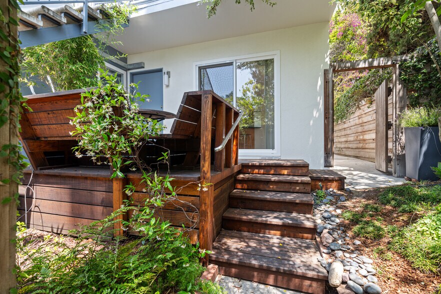 More Photos Of 631 Pier Ave, Santa Monica Apartments For Sale
