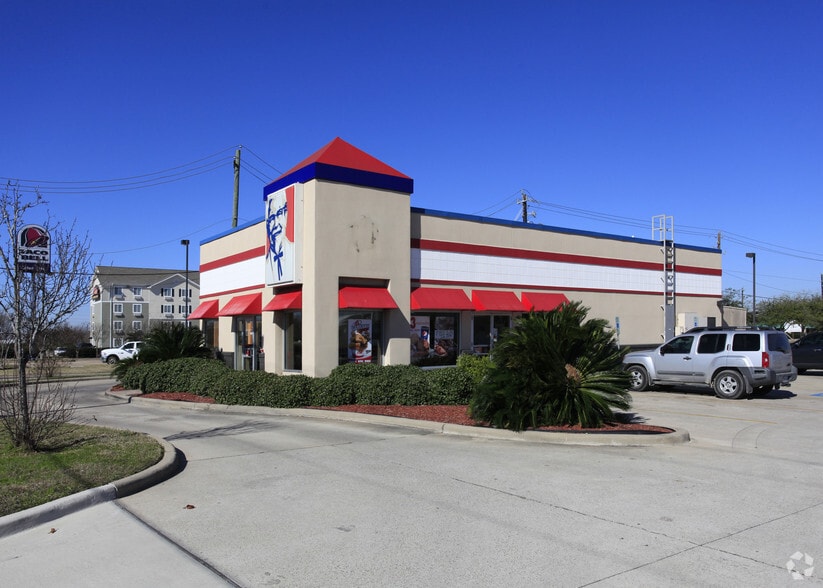 More Photos Of 1450 W Fairmont Pky, La Porte Freestanding For Lease