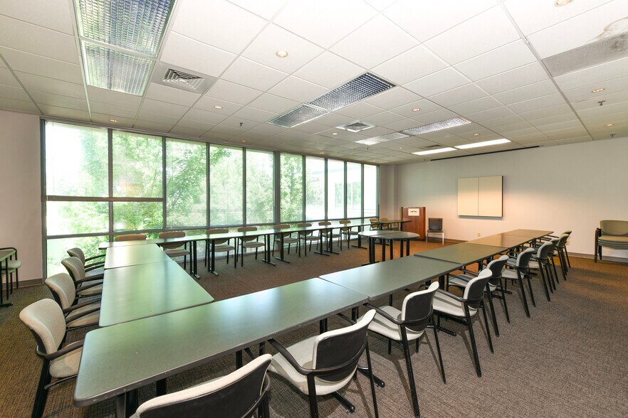 More Photos Of 899 Adams St, Saint Helena Office For Sale