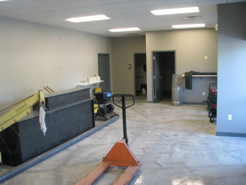 More Photos Of 1752 Velp Ave, Howard General Retail For Lease