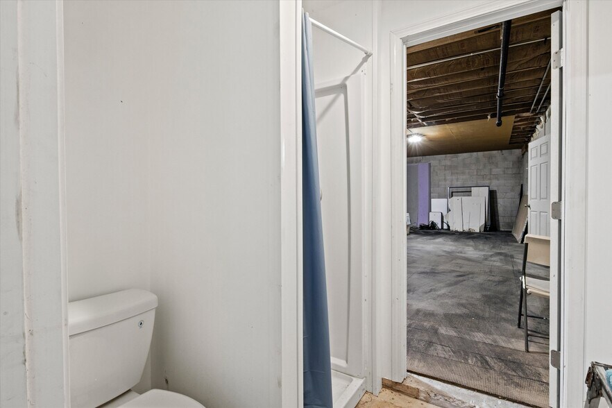 More Photos Of 1355 E Lafayette St, Tallahassee Veterinarian Kennel For Sale