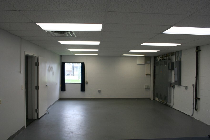 More Photos Of 4126 Louis Ave, Holiday Warehouse For Sale