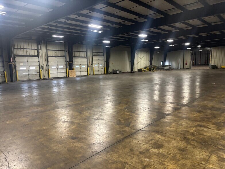 More Photos Of 150 Fox Sauk Rd, Ottumwa Warehouse For Lease