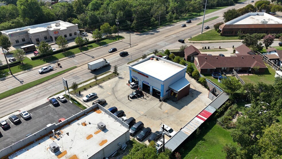 More Photos Of 617 W Centerville Rd, Garland Auto Repair For Lease