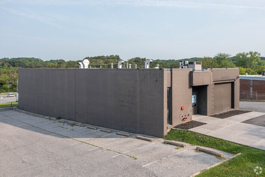 More Photos Of 1310 Racquet Rd, Baltimore Flex For Lease