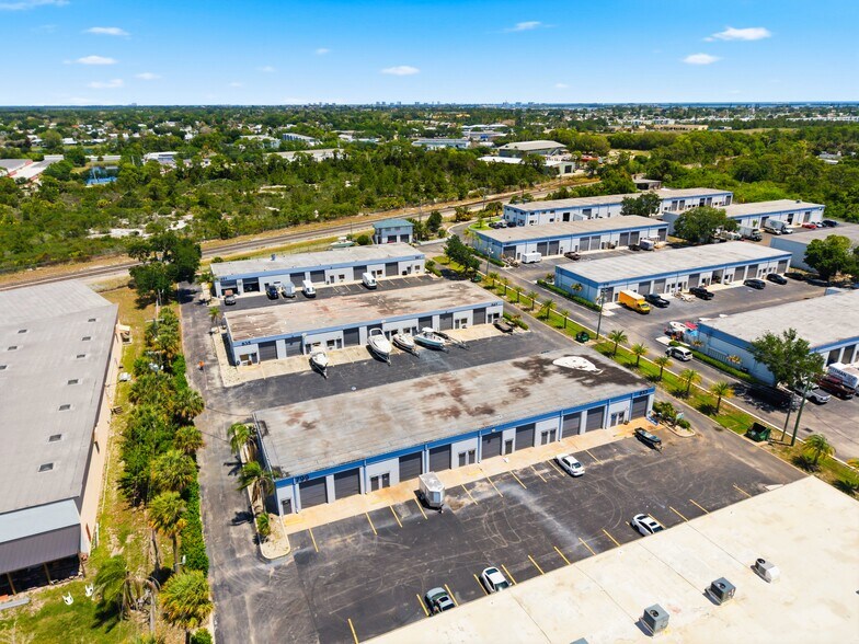 More Photos Of 895 NE Dixie Hwy, Jensen Beach Unknown For Lease