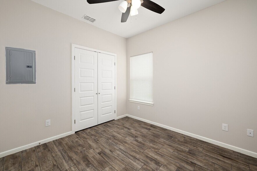 More Photos Of 904 N Kentucky St, Alton Multifamily For Sale