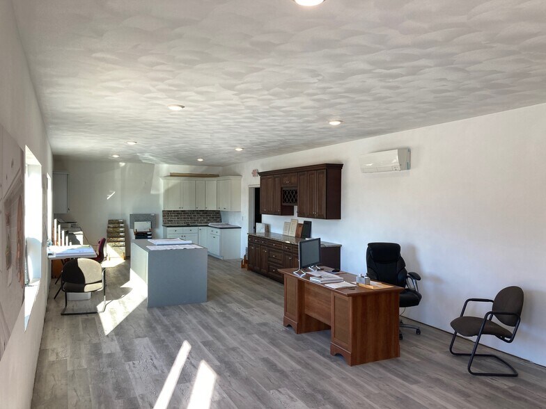 More Photos Of 9229 Beller Dr, Mascoutah Warehouse For Lease