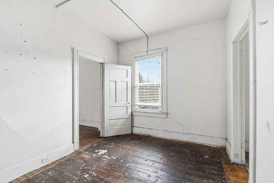 More Photos Of 8 W Olive St, Scranton Office For Sale