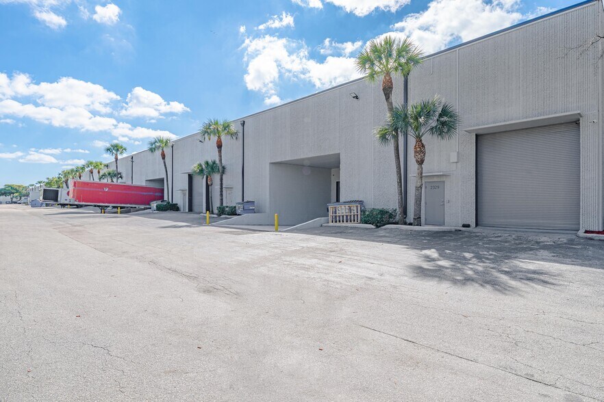 More Photos Of 2201 Nw 30th Pl, Pompano Beach Unknown For Lease
