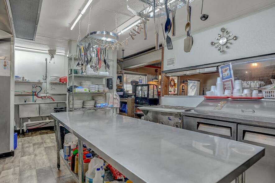 More Photos Of 117 S Franklin St, Colbert Restaurant For Sale