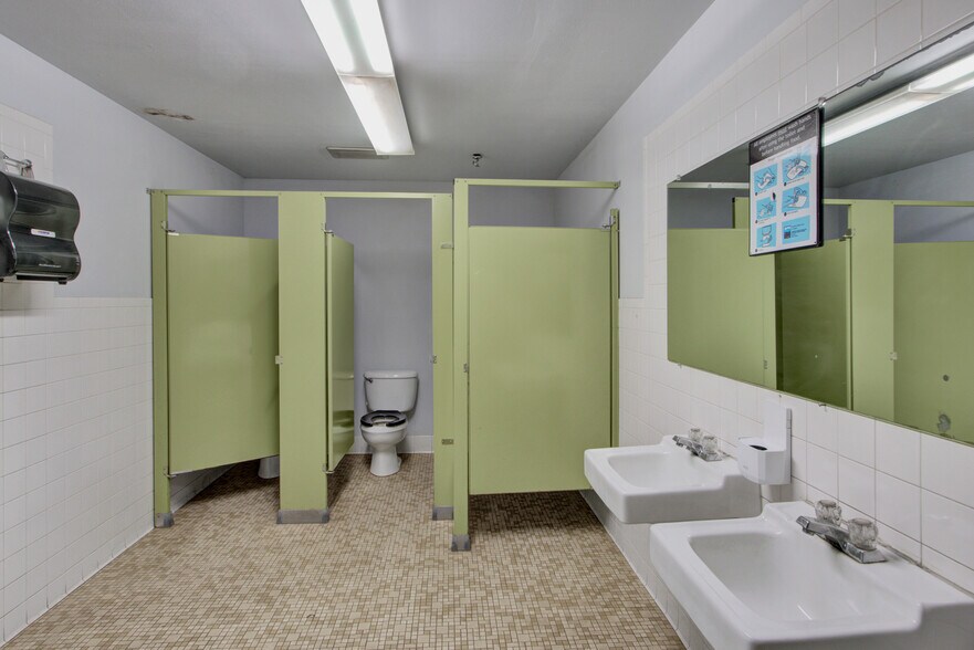 More Photos Of 2925 Welsby Ave, Stevens Point Warehouse For Lease