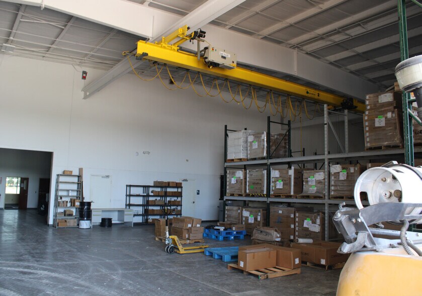 More Photos Of 477 E Robinson Ave, Springdale Warehouse For Lease