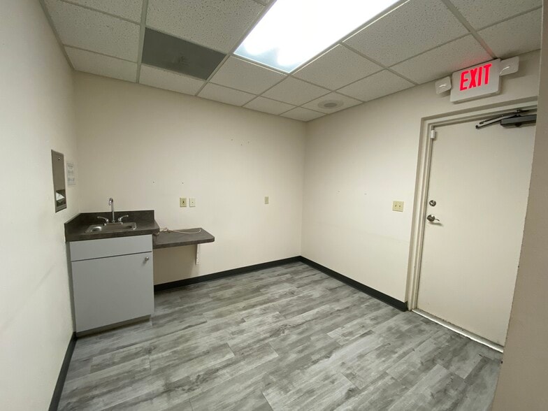 More Photos Of 918 Rolling Acres Rd, Lady Lake Medical For Lease