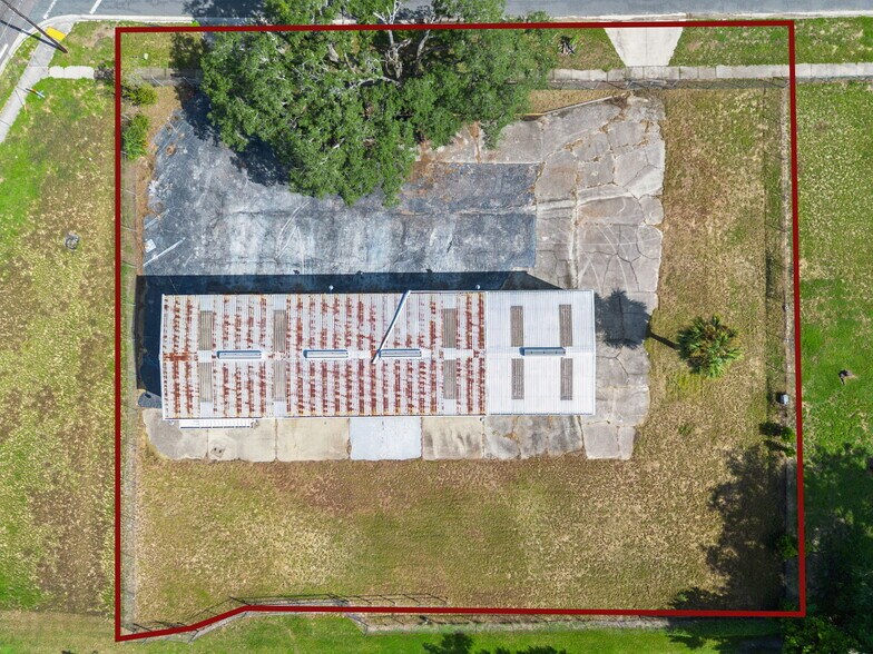 More Photos Of 11 W Magnolia St, Davenport Warehouse For Sale