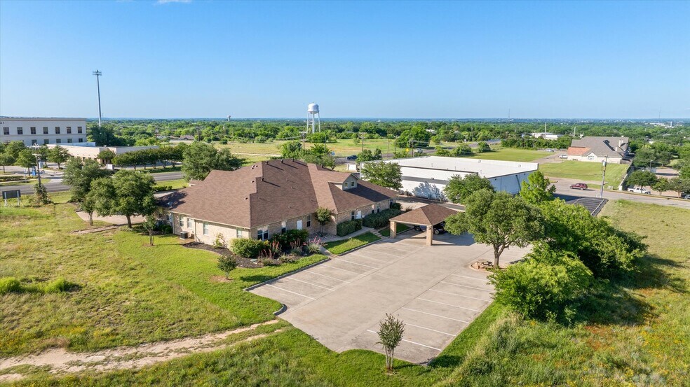 More Photos Of 1305 Paluxy Rd, Granbury Medical For Sale