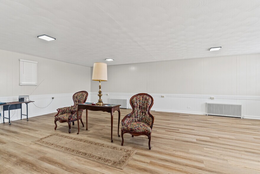 More Photos Of 525 7th St, Altavista Office For Sale