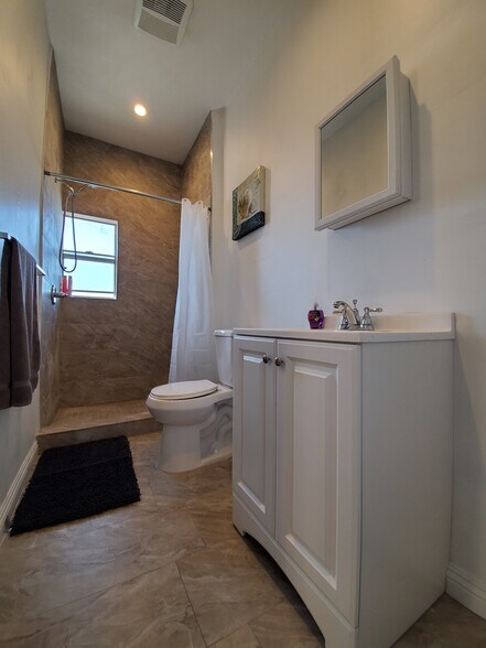 More Photos Of 1978 Bonsallo Ave, Los Angeles Apartments For Sale