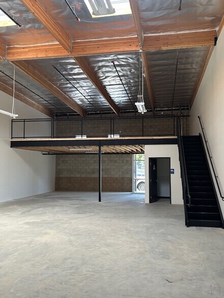 More Photos Of 1763 Donlon St, Ventura Warehouse For Lease