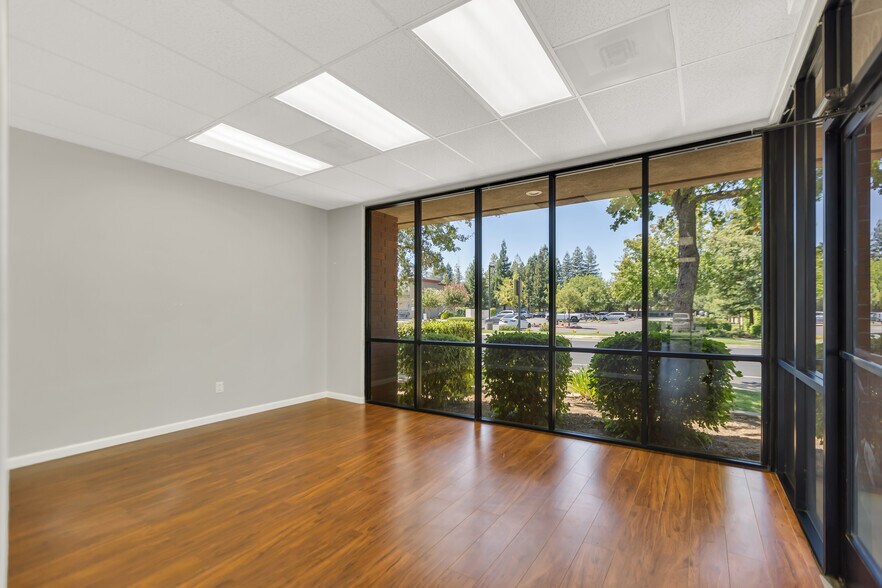 More Photos Of 9571 Laguna Springs Dr, Elk Grove Office For Lease
