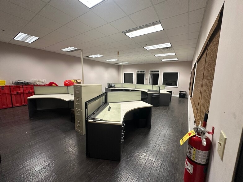 More Photos Of 3371 Martin Farm Rd, Suwanee Warehouse For Sale