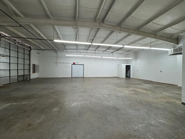 More Photos Of 899 Liberty St W, York Warehouse For Lease