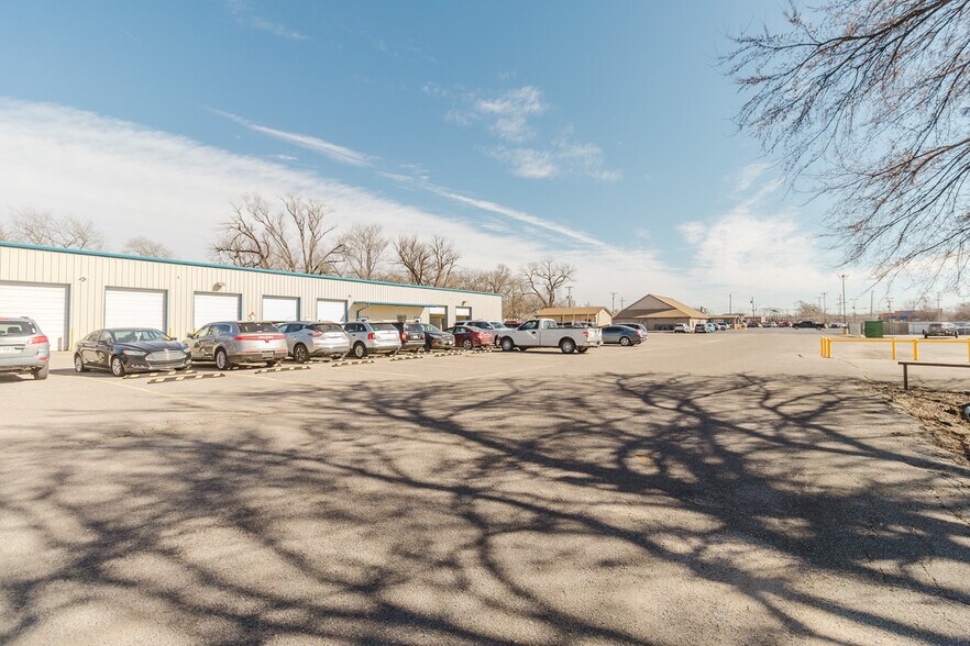 More Photos Of 3101 S Broadway St, Wichita Freestanding For Sale