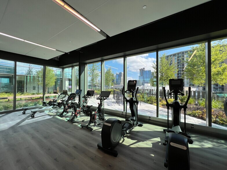 More Photos Of 401 S 1st St, Austin Office For Sale