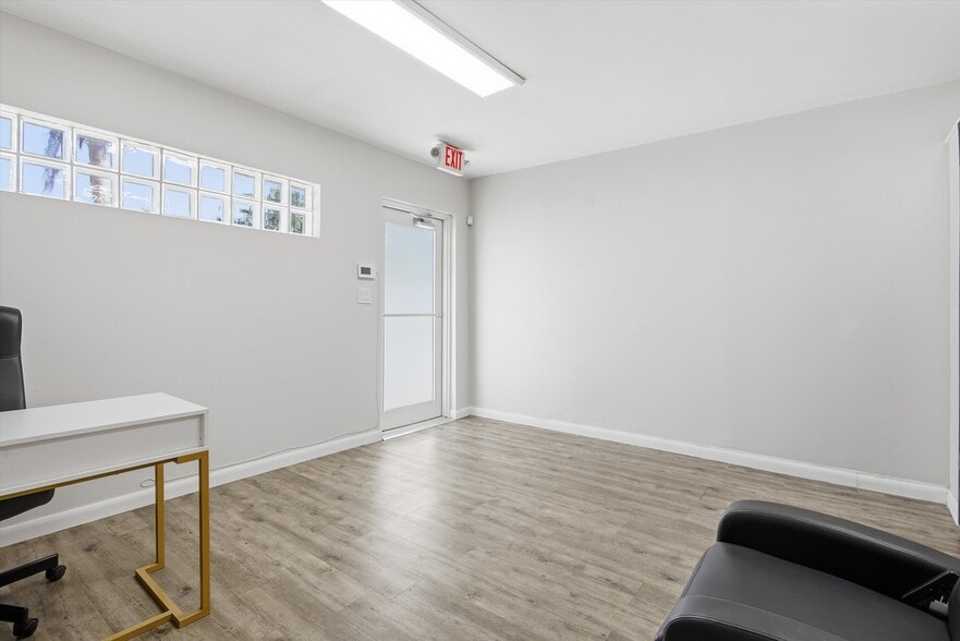 More Photos Of 980 NE 126th St, North Miami Medical For Lease