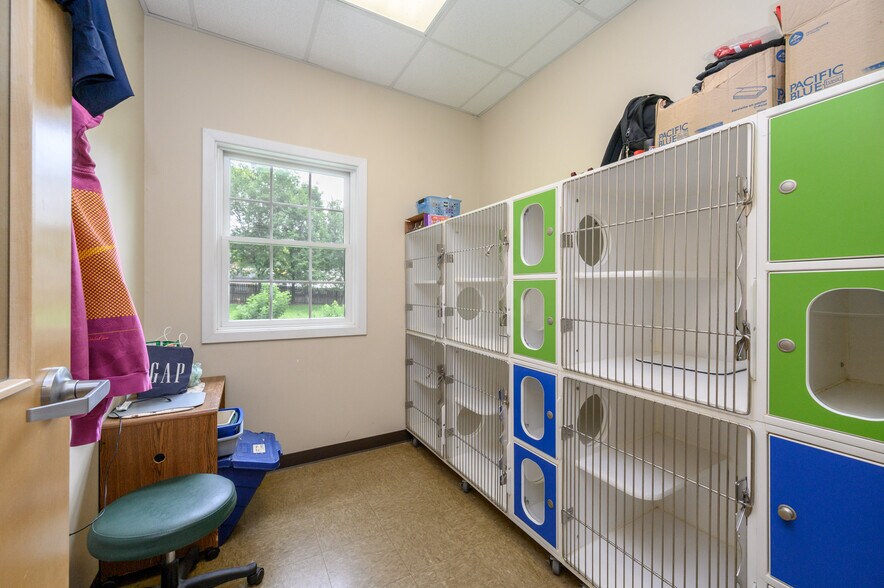 More Photos Of 612 Mount Pleasant Ave, West Orange Veterinarian Kennel For Sale