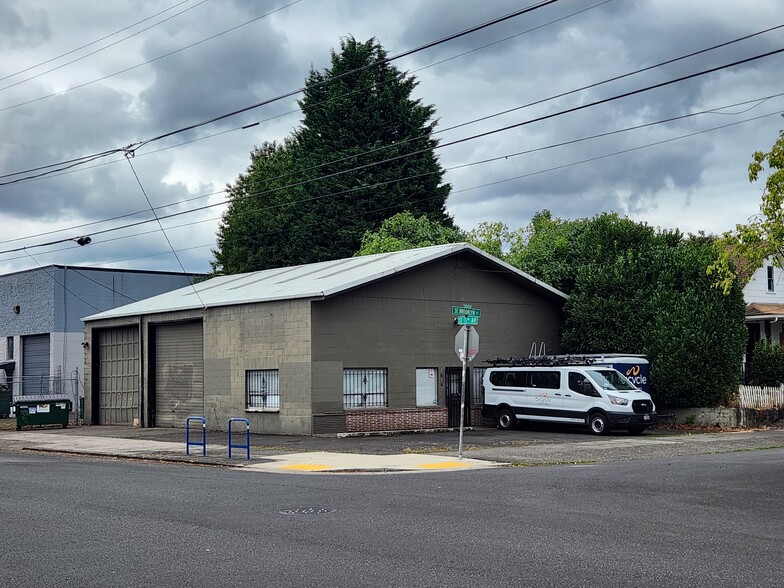 Primary Photo Of 1634 SE Brooklyn St, Portland Warehouse For Sale