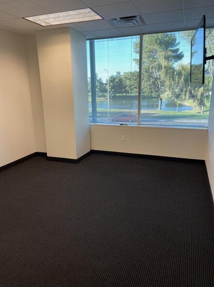 More Photos Of 2901 E Camelback Rd, Phoenix Office For Lease
