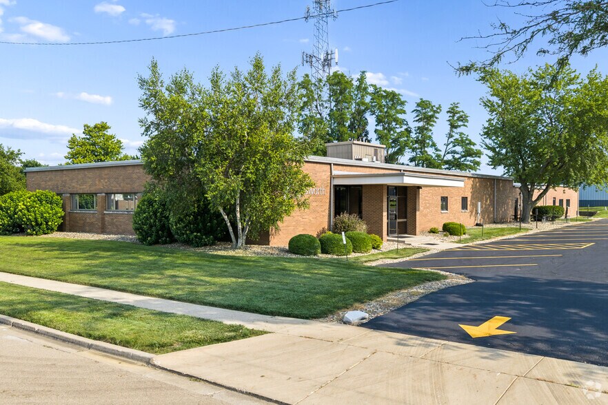 More Photos Of 2709 McGraw Dr, Bloomington Office Residential For Sale